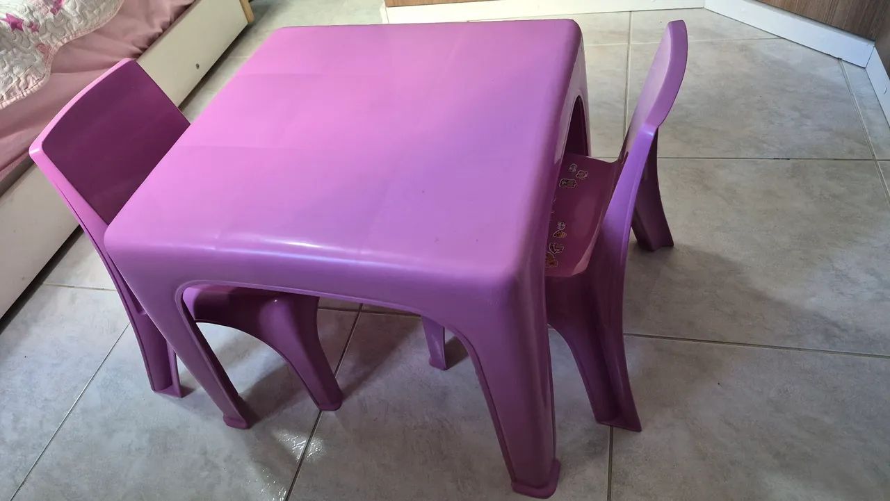 Mesinha Infantil com 2 cadeiras - Foto 2