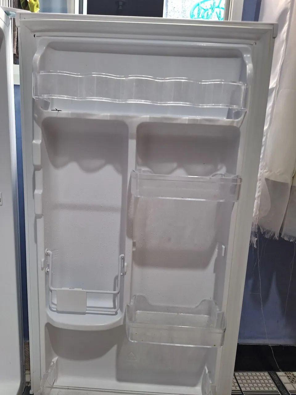 Vendo esse frigobar 80l - Foto 2