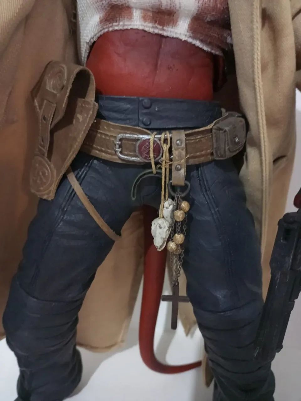 Boneco Hellboy da Mezco Toys 2008 - Foto 5