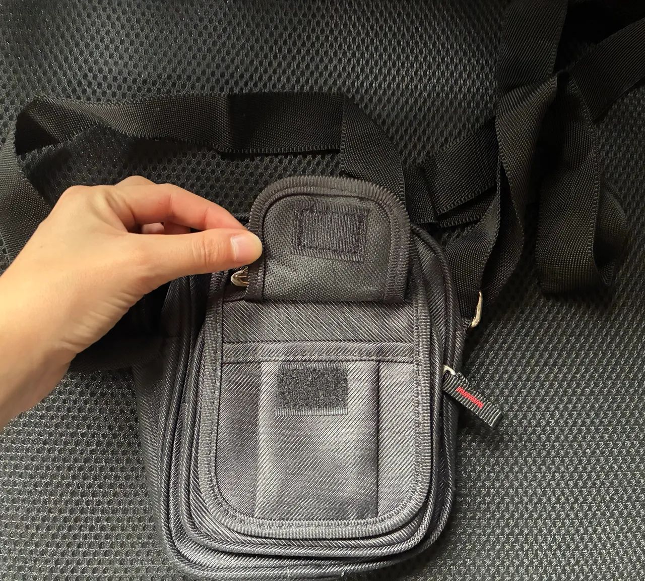 Shoulder bag preta com com 6 divisões  - Foto 2