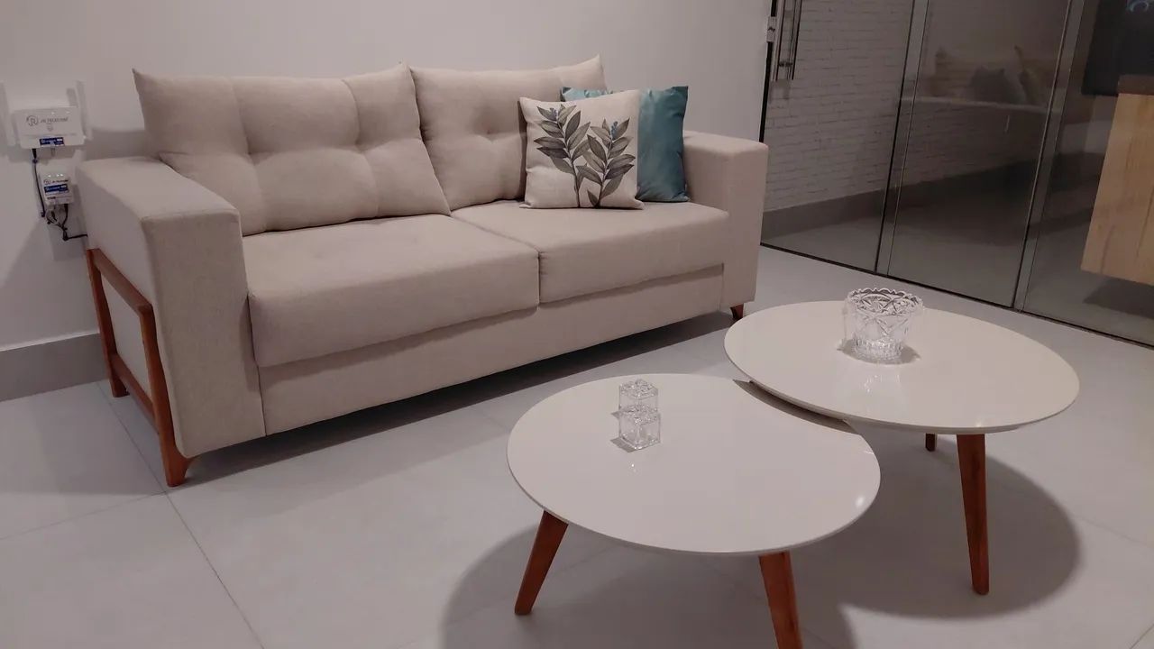 Lindo conjunto de sofa e mesa de centro 