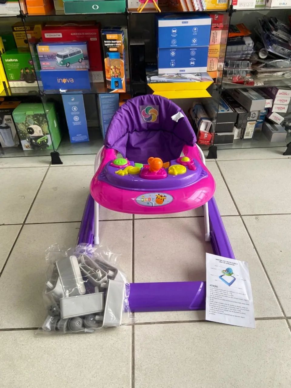 andador infantil rosa e azul  - Foto 5