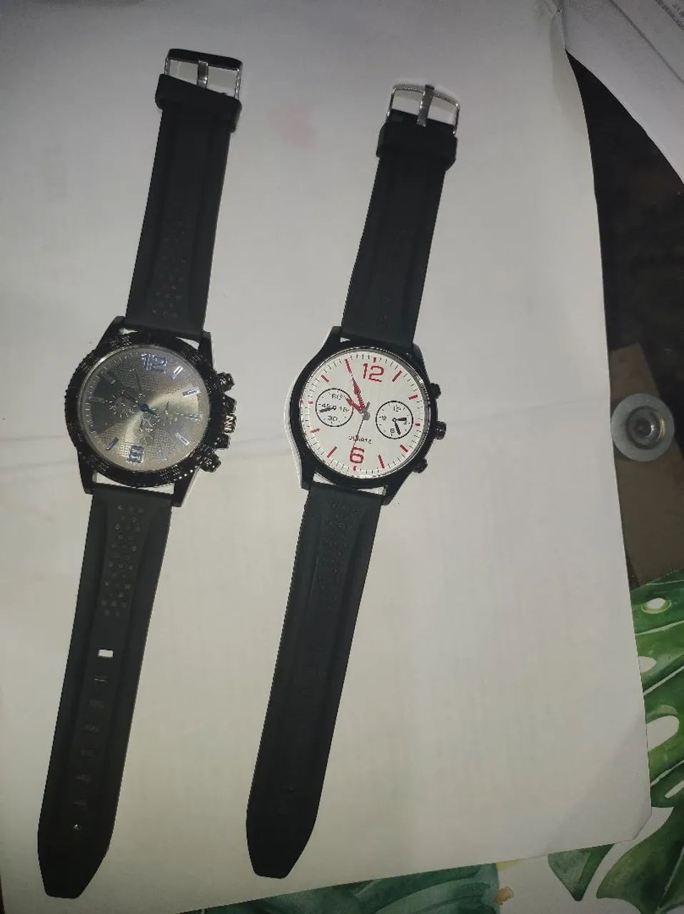 relógios masculinos de com pulseiras pretas emborrachadas de fivela simples. - Foto 3