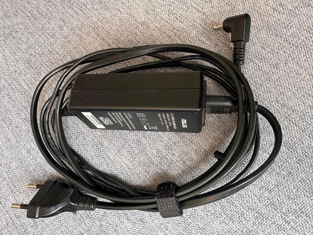 Vendo Notebook Asus Intel CORE i3-7020U CPU @2.30GHz - Foto 4
