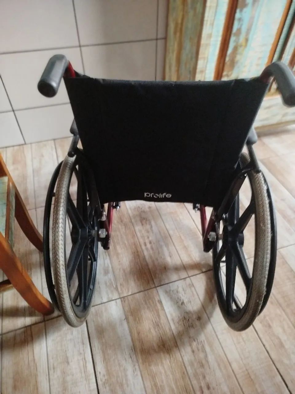 Vendo Cadeira de Rodas totalmente nova. - Foto 4