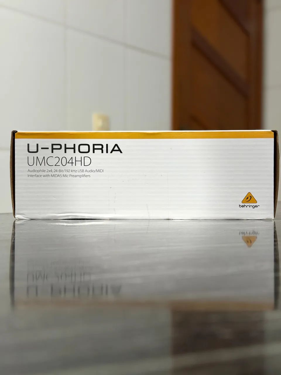 Interface de áudio behringer umc204hd lacrada  - Foto 4
