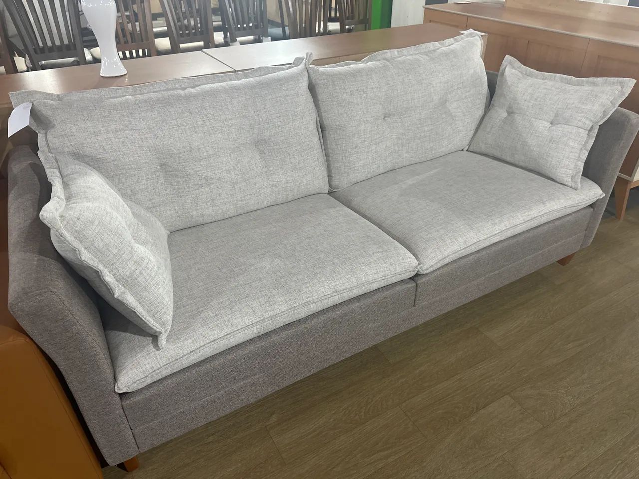 Estofado living 2,05 com almofada / NOVO  - Foto 2