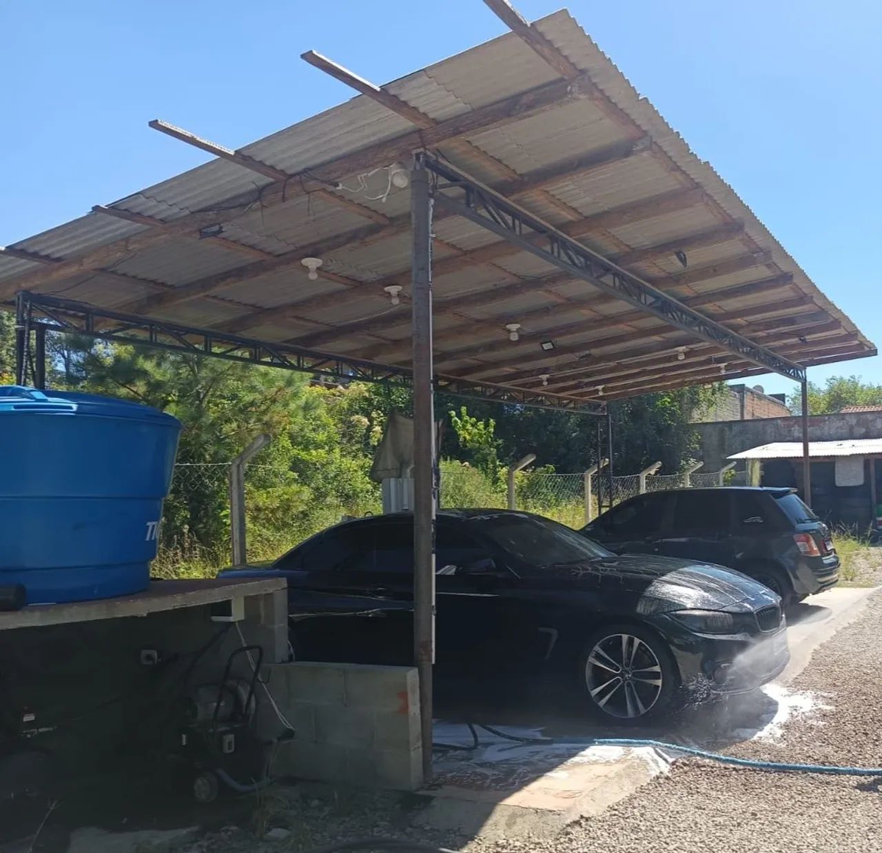 Vendo cobertura/estrutura metálica e telhas de eternit