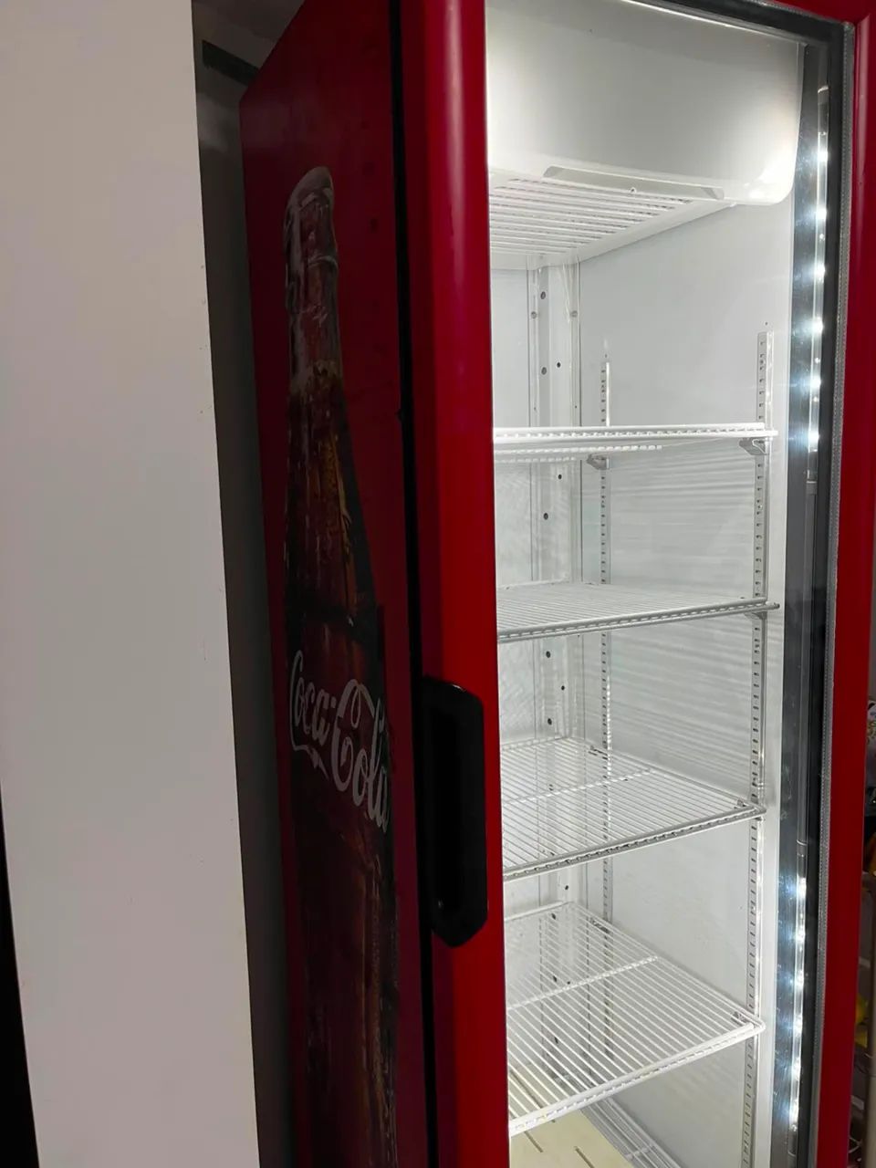 Geladeira Expositora Slim Coca-Cola 