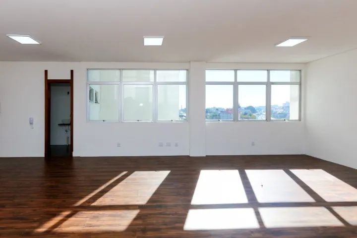 SALA COMERCIAL EXCLUSIVA | AMPLA, REFORMADA E ENSOLARADA | 7º ANDAR - Foto 3