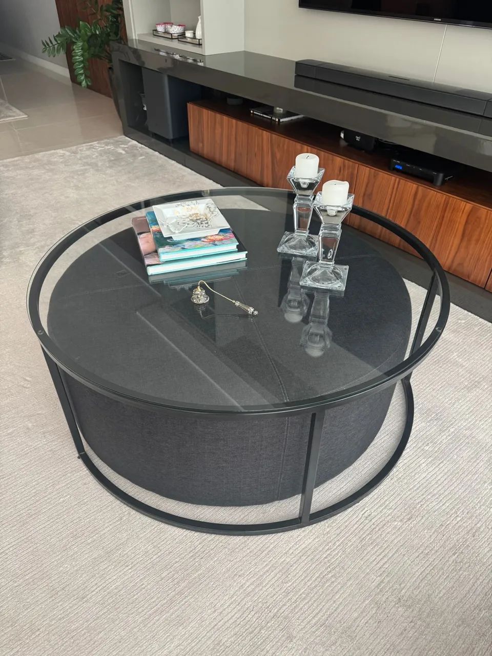 Mesa de centro com puff