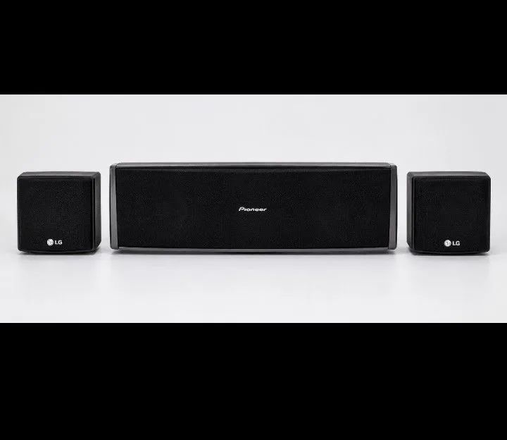 Uma central Pioneer + duas caixinhas da lg
