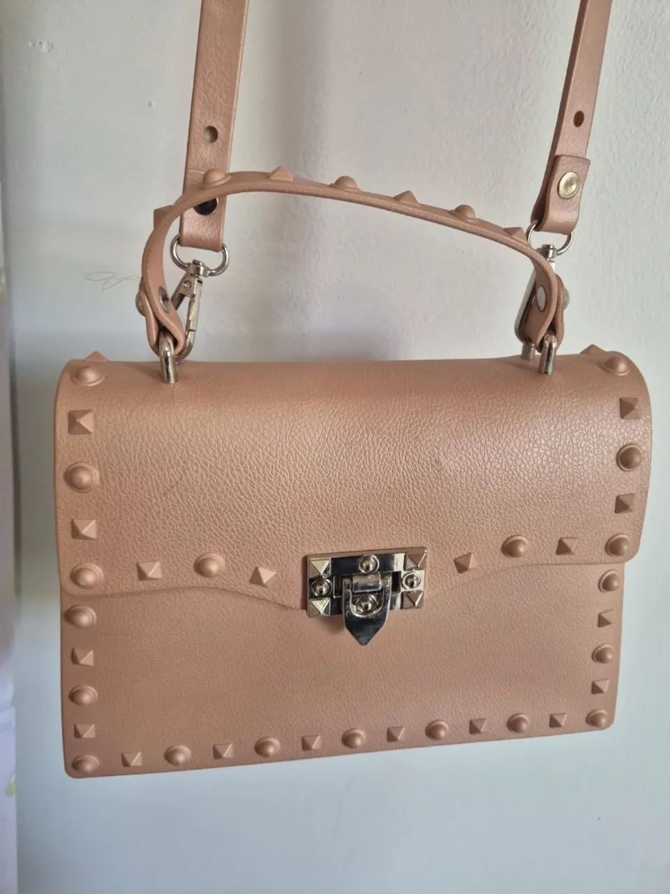 Bolsa bege de material melflex(plástico sustentável e antialérgico)