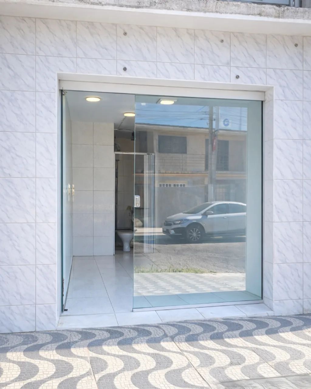 PONTO COMERCIAL COM BANHEIRO - Otima Localizaçäo + facil estacionamento 12m2