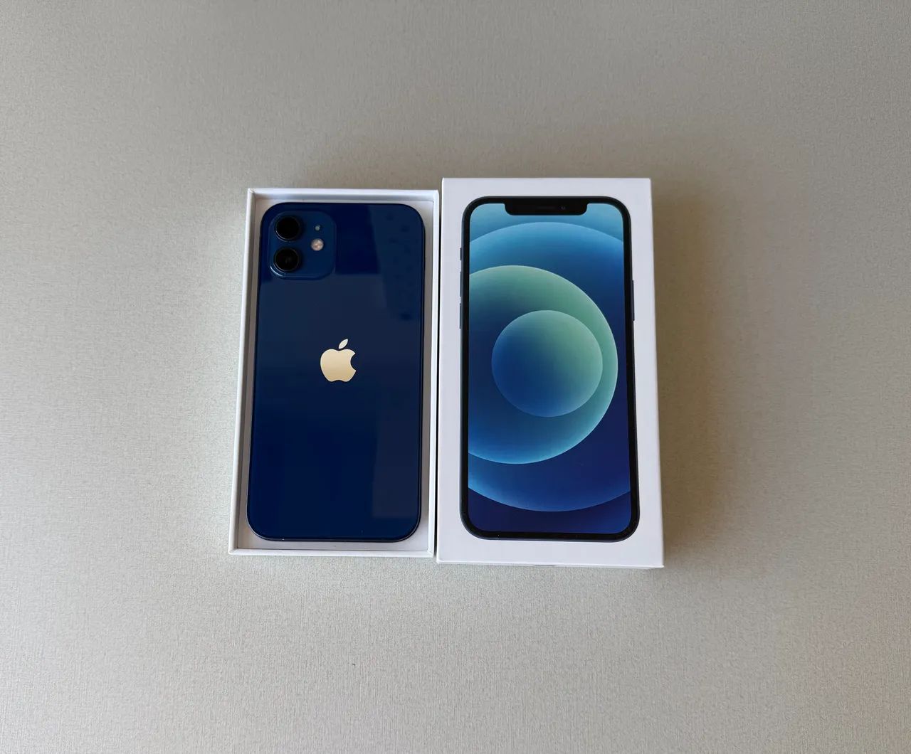 iPhone 12 com 128 GB da cor AZUL - Celulares e Smartphones