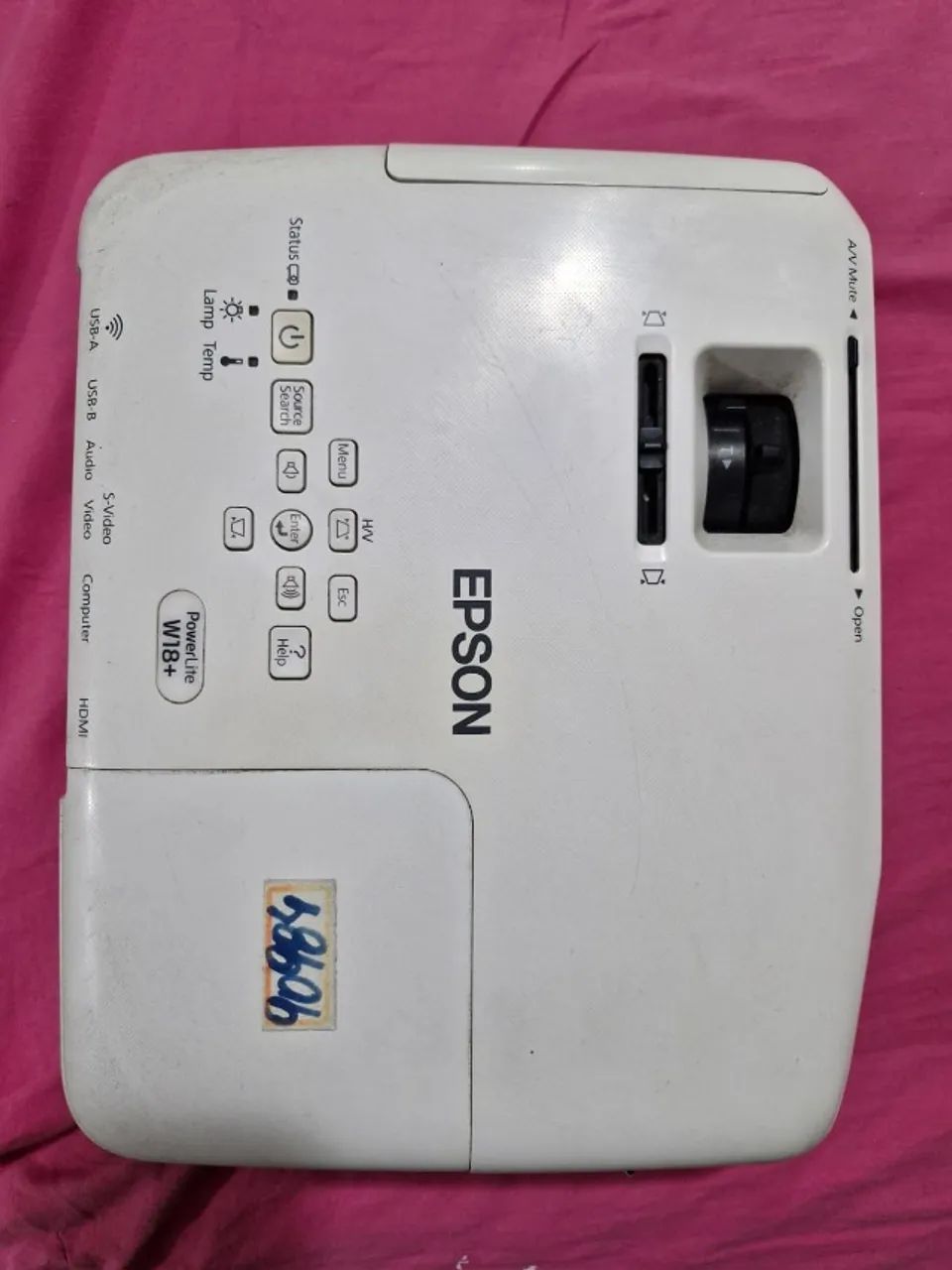 Epson W18+ Projetor Pouco uso - Filmes e aulas / Muito brilho resolução melhor que X e S