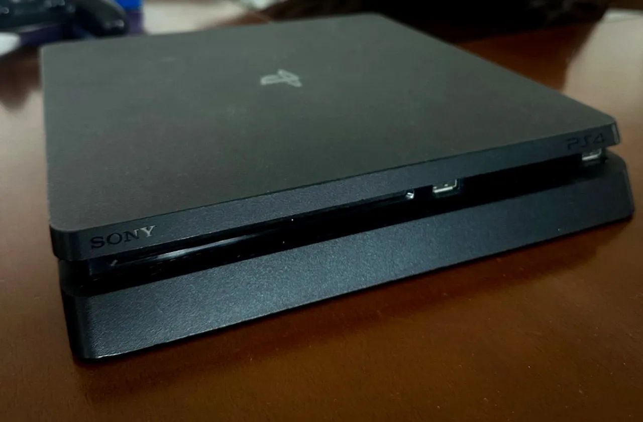 Ps4 Slim 1TB com controle 