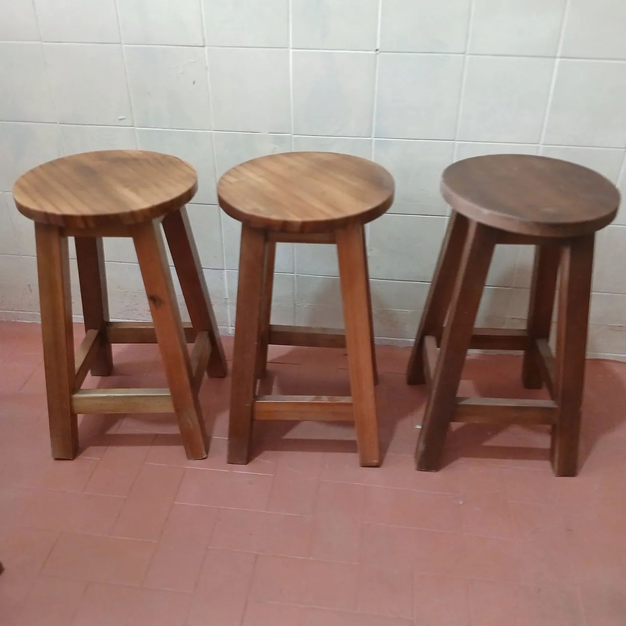 Banquetas de madeira maciça  - Foto 3