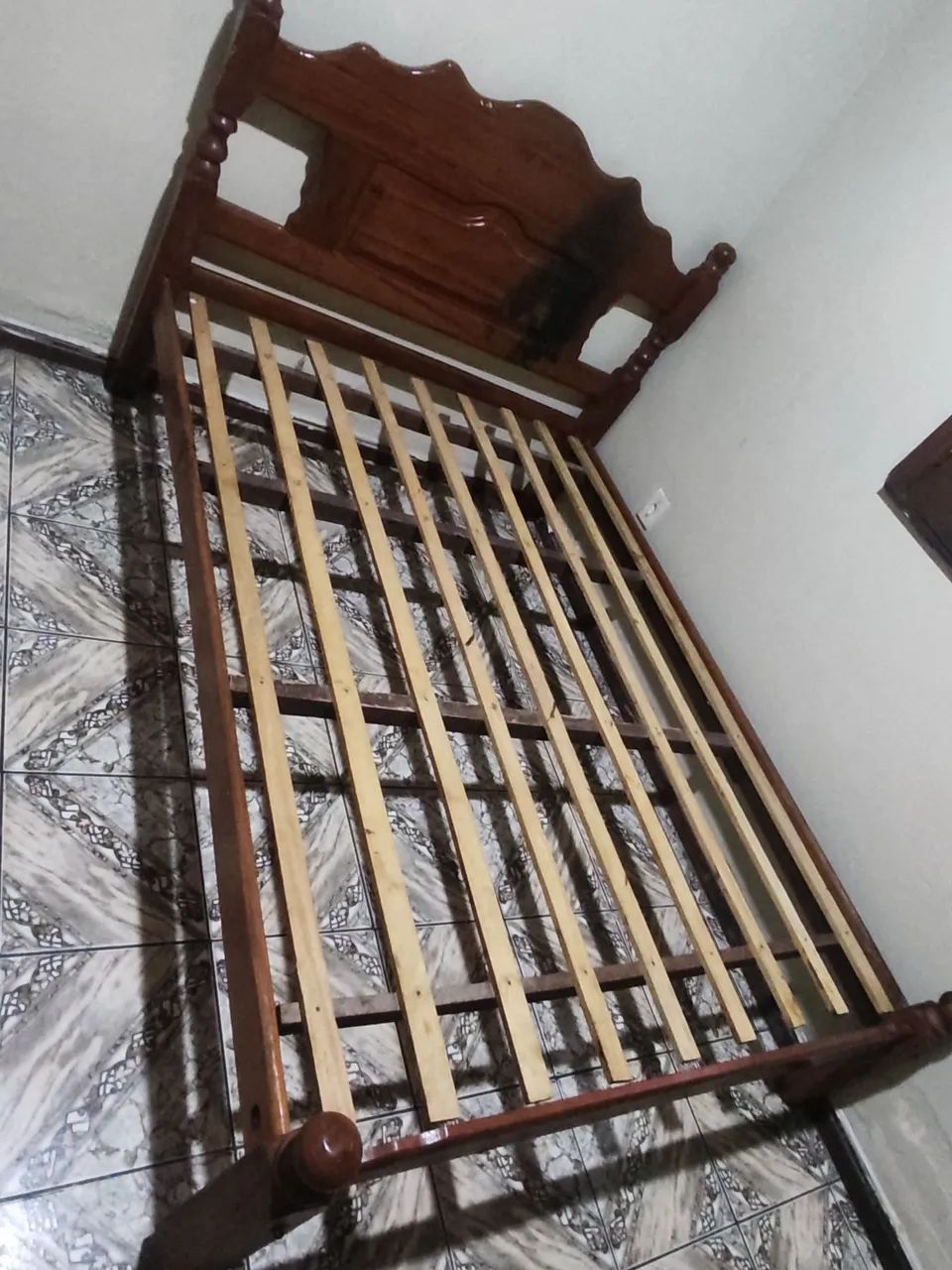 CAMA CASAL DE MADEIRA - 200 Reais apenas. - Foto 2