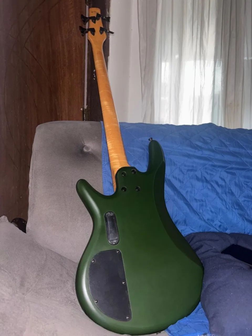 Conta baixo Gio Ibanez Soundgear 4 cordas. - Foto 2