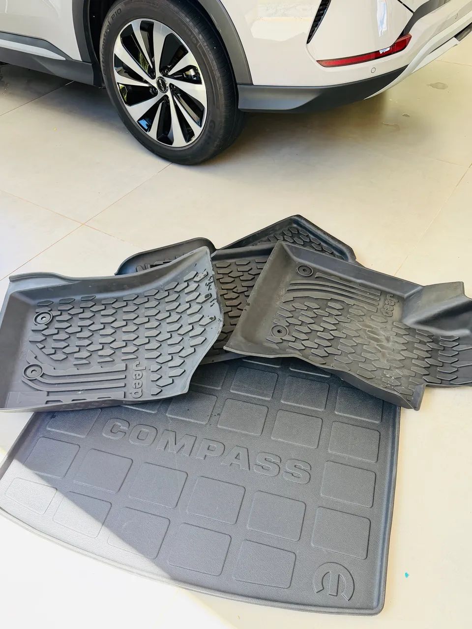 Tapete Interno Com Borda Alta Para Compass - Original Mopar Preto