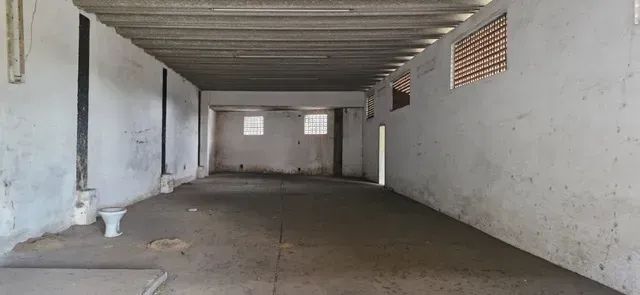 ÁREA 960,08 M² GALPÃO E PRÉDIO 300 M² 02 SALAS E 02 BANHEIROS - Foto 3