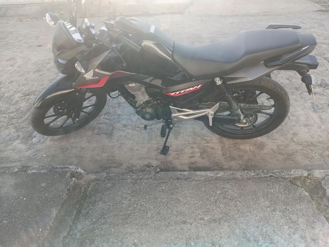 Titan 160