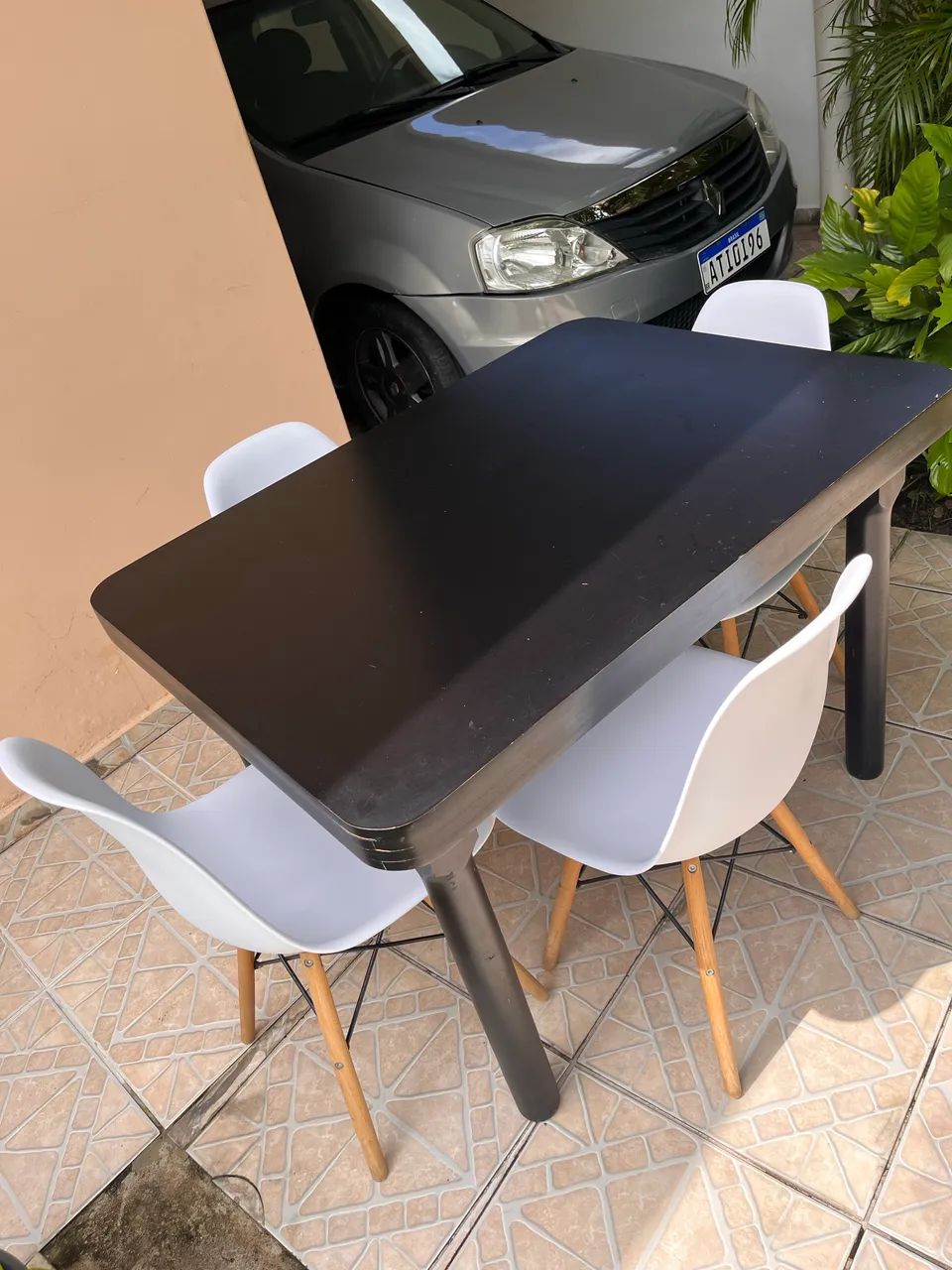 Conjunto mesa e cadeira 