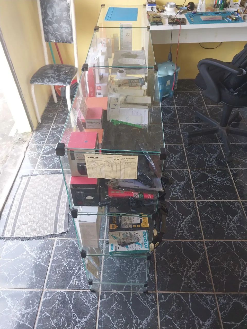 Estante de vidro com 6 compartimentos em perfeito estado.  - Foto 3