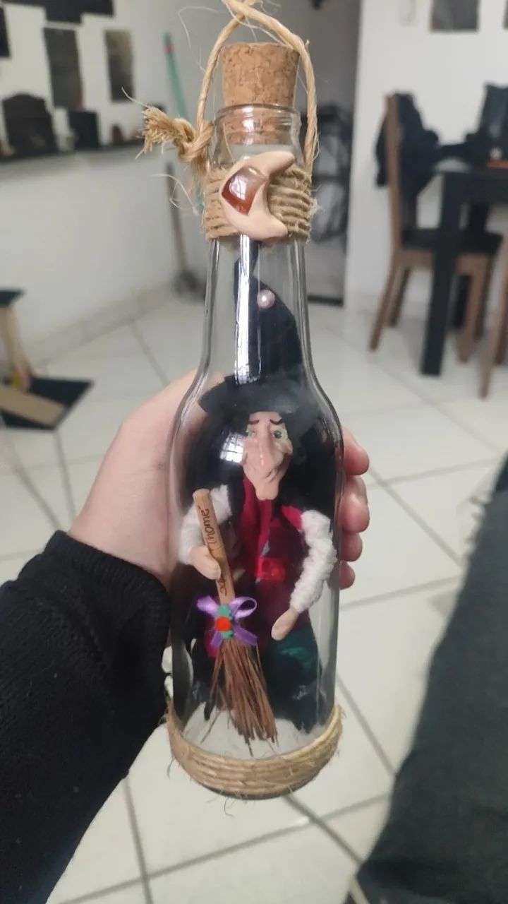 Bruxinha na garrafa 