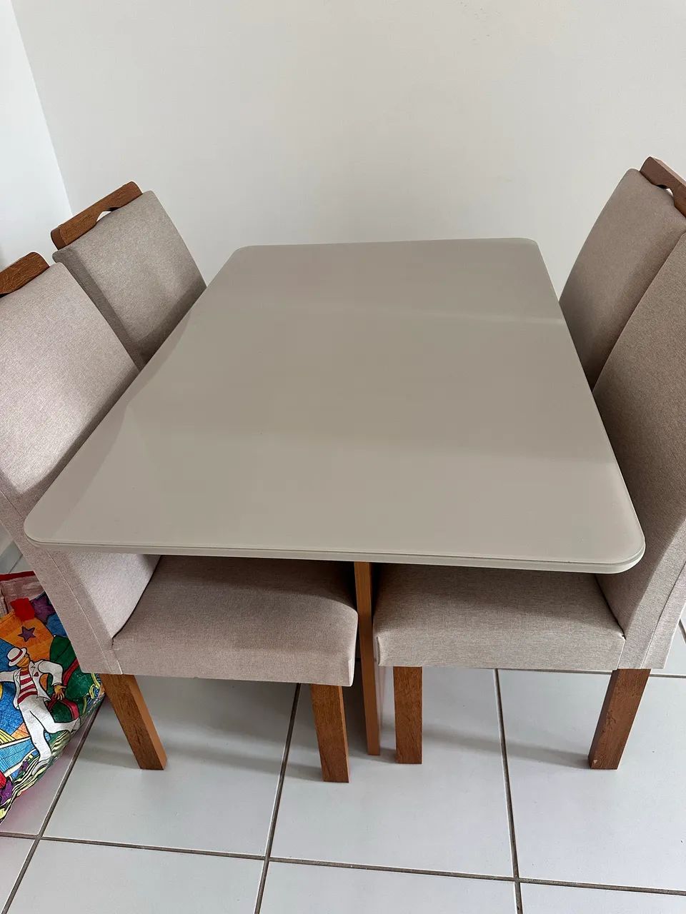 Mesa 4 cadeiras 