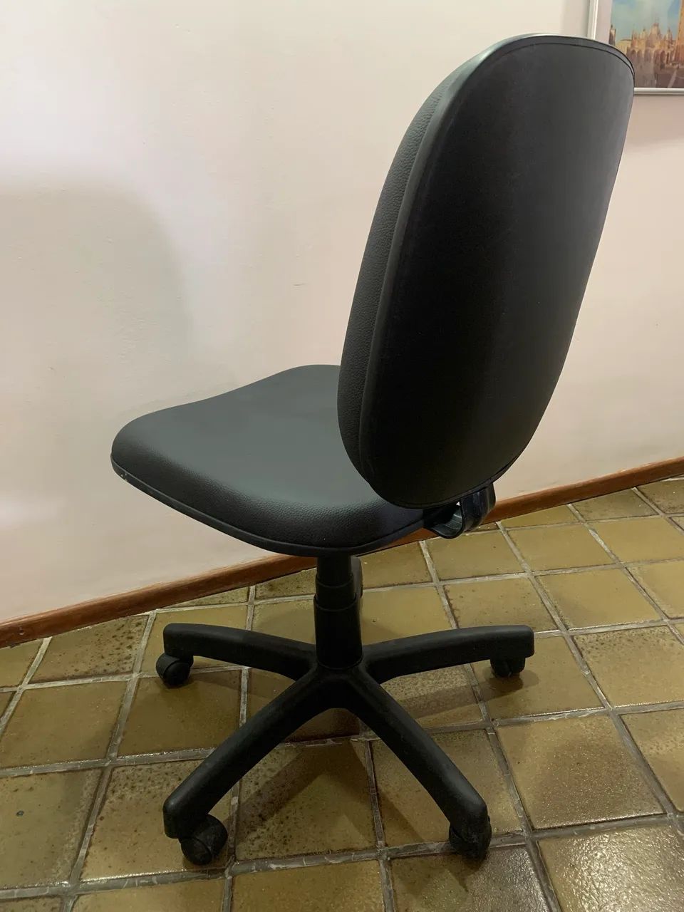 Cadeira sem braços giratoria para escritório 