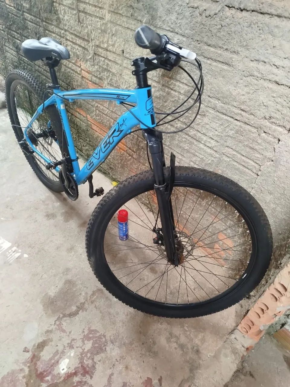 Vendo uma bicicleta 