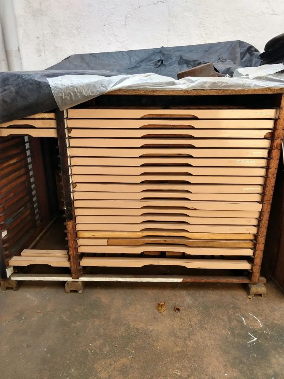 Cavalete tipográfico vazio - Foto 2