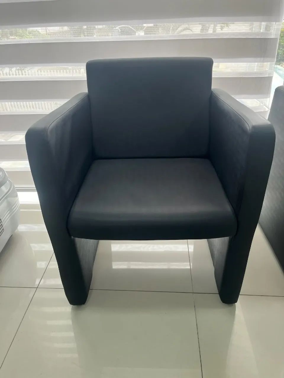 POLTRONAS EM COURINO (C041) - Foto 2