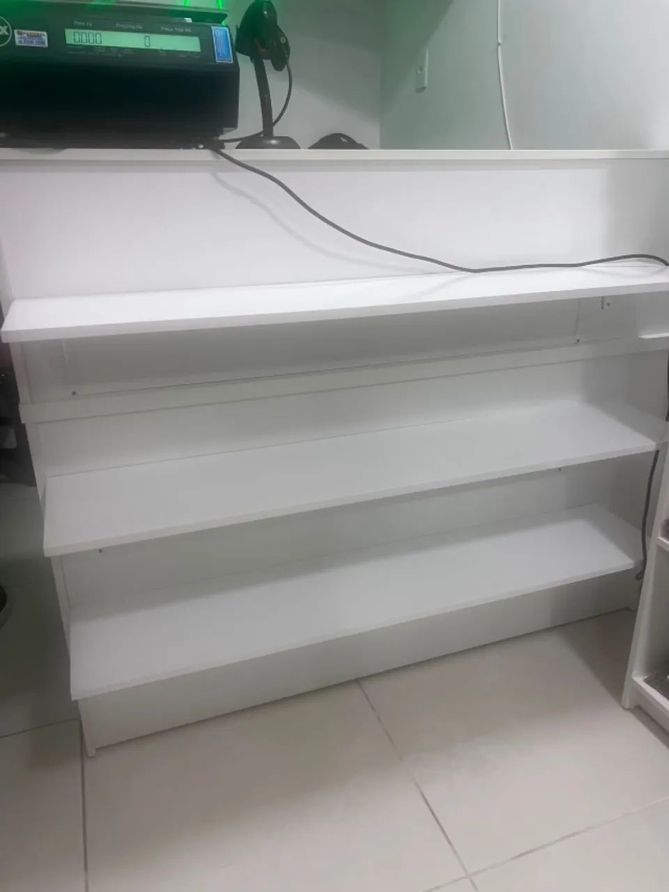 Balcão caixa com expositor frontal  - Foto 2