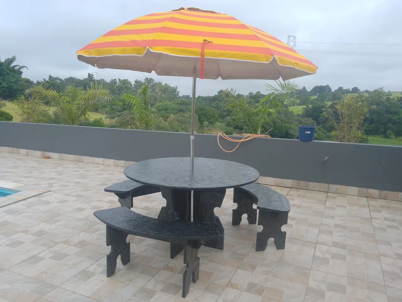 Mesa de área externa em pedra ardósia 