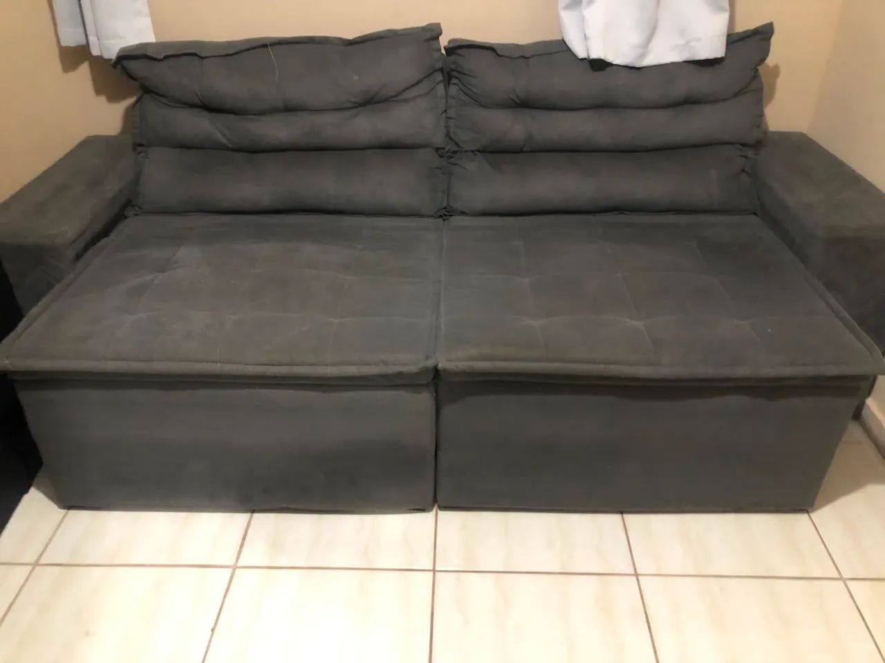 Vendo um sofá de 2 lugares semi novo  - Foto 4