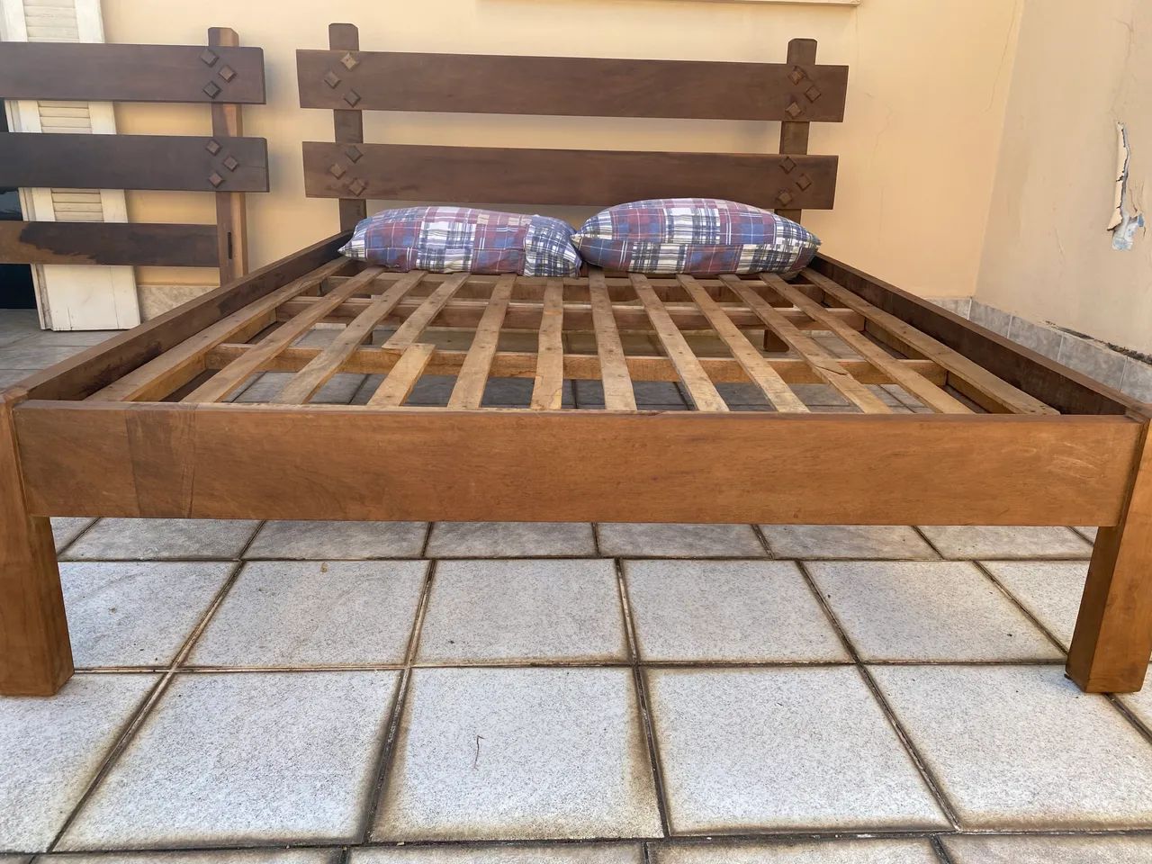 Cama de casal madeira maciça de lei 