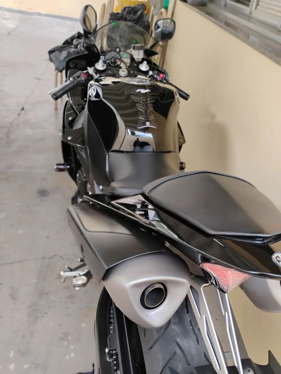 R1 2012 crossplane.