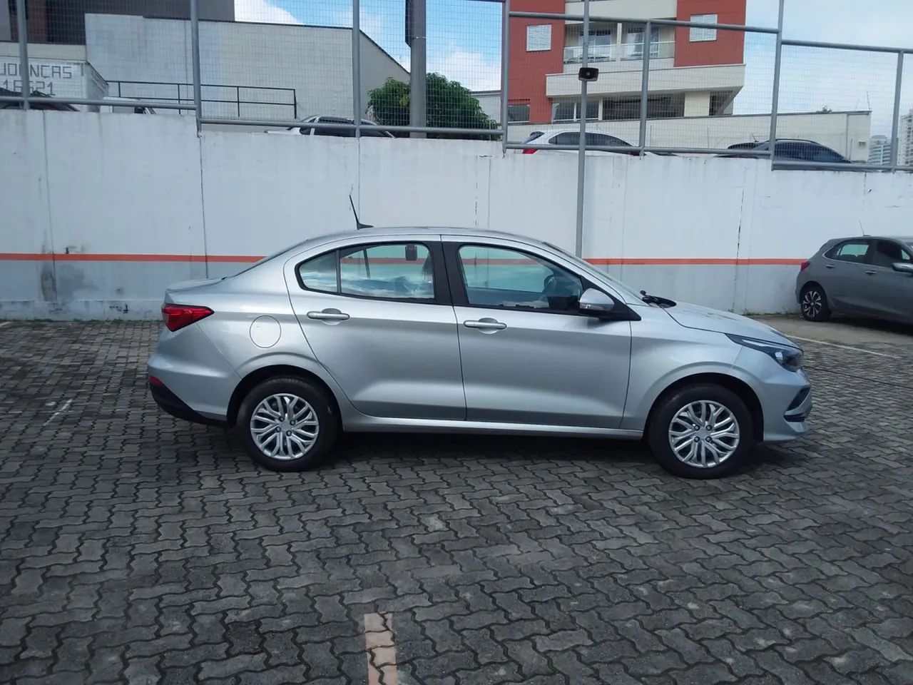 Fiat Cronos Drive 1.0 6V, foto 7 de 9