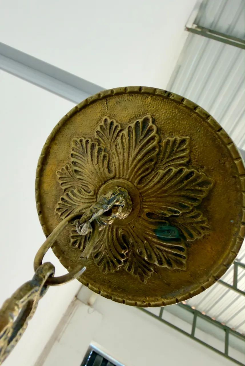 Lustre antigo em bronze - Foto 2