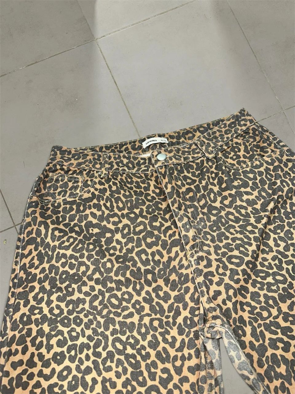 Calça Hering Sarja Reta Animal Print Oncinha 100% Algodão - Foto 4