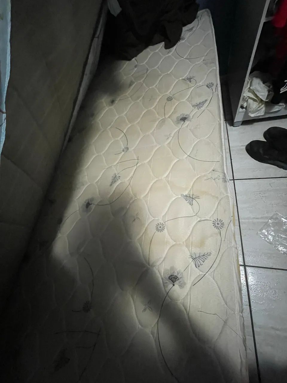 Cama de solteiro + colchão ortopédico 