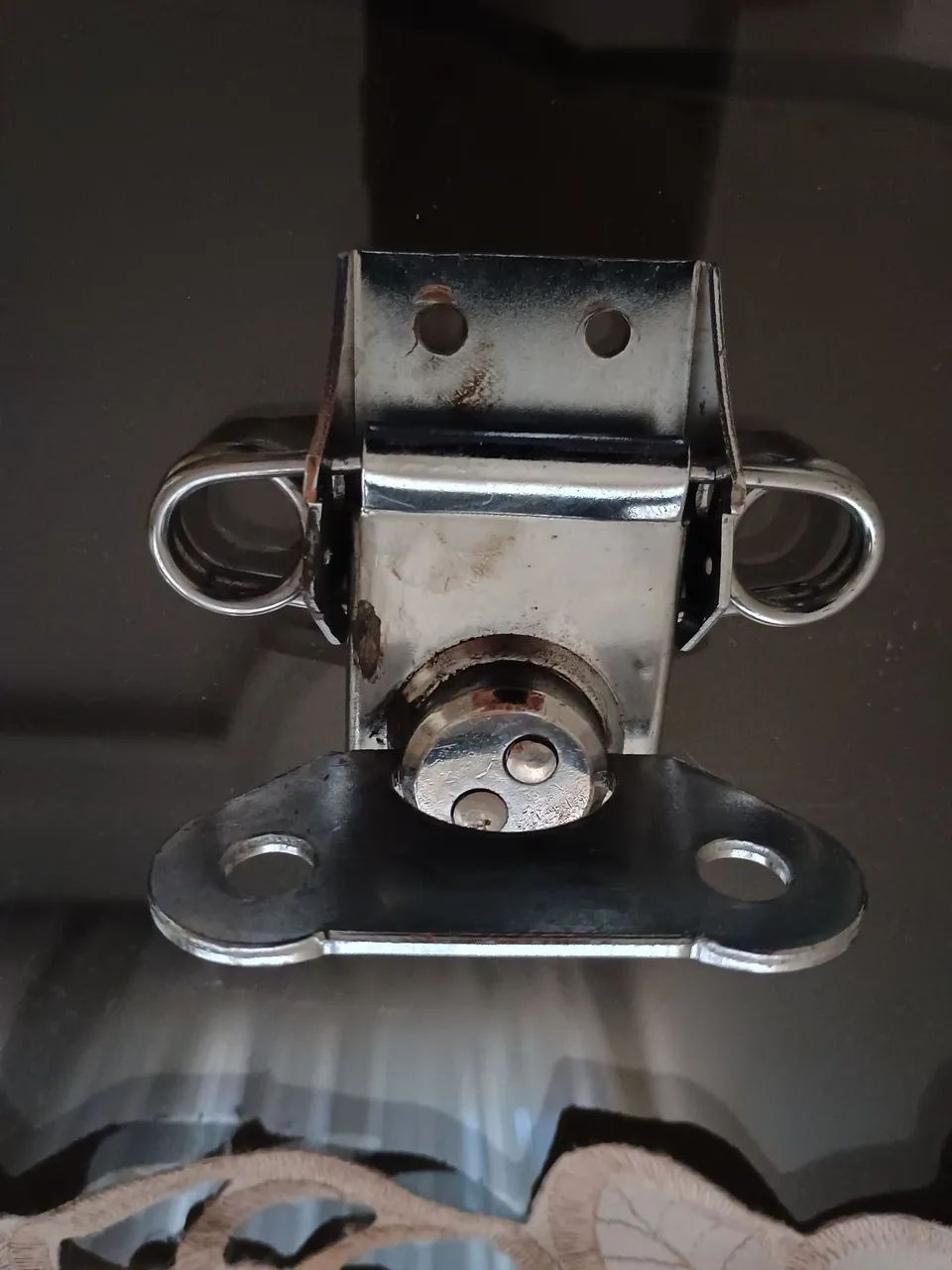 Travas para case de som ou instrumentos musicais.