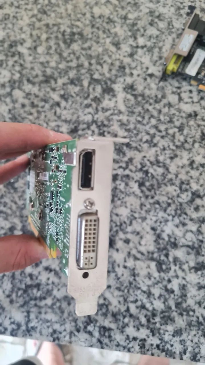 Placa de Vídeo NVIDIA Quadro 600 - Foto 2