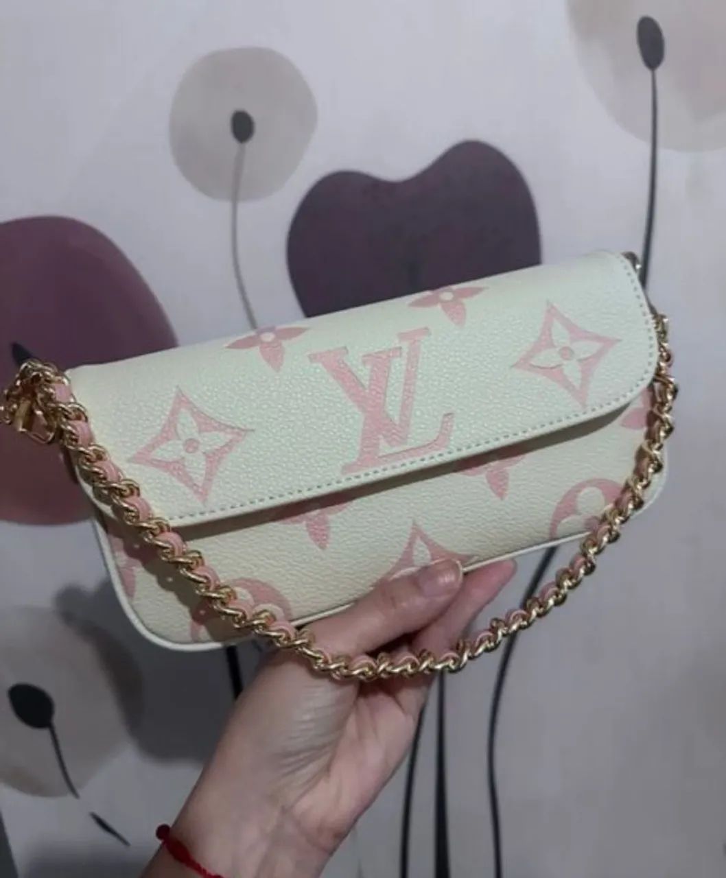 Bolsa Louis Vuitton off white  - Foto 4