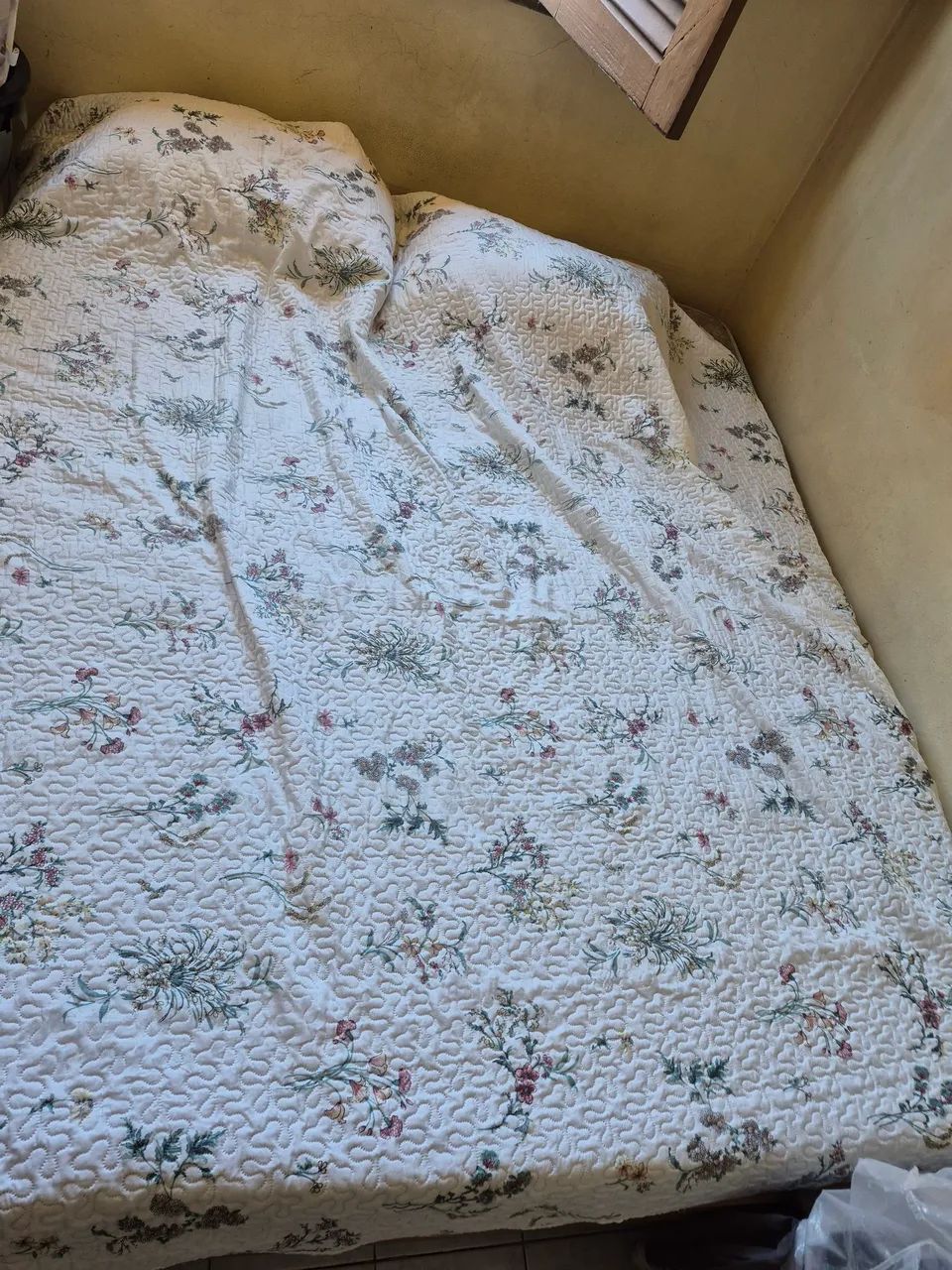 Cama de madeira 