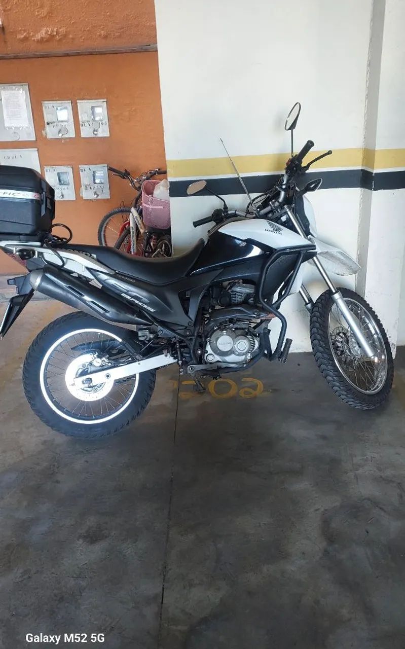 Moto bem conservada, muito boa é  só pegar e rodar.