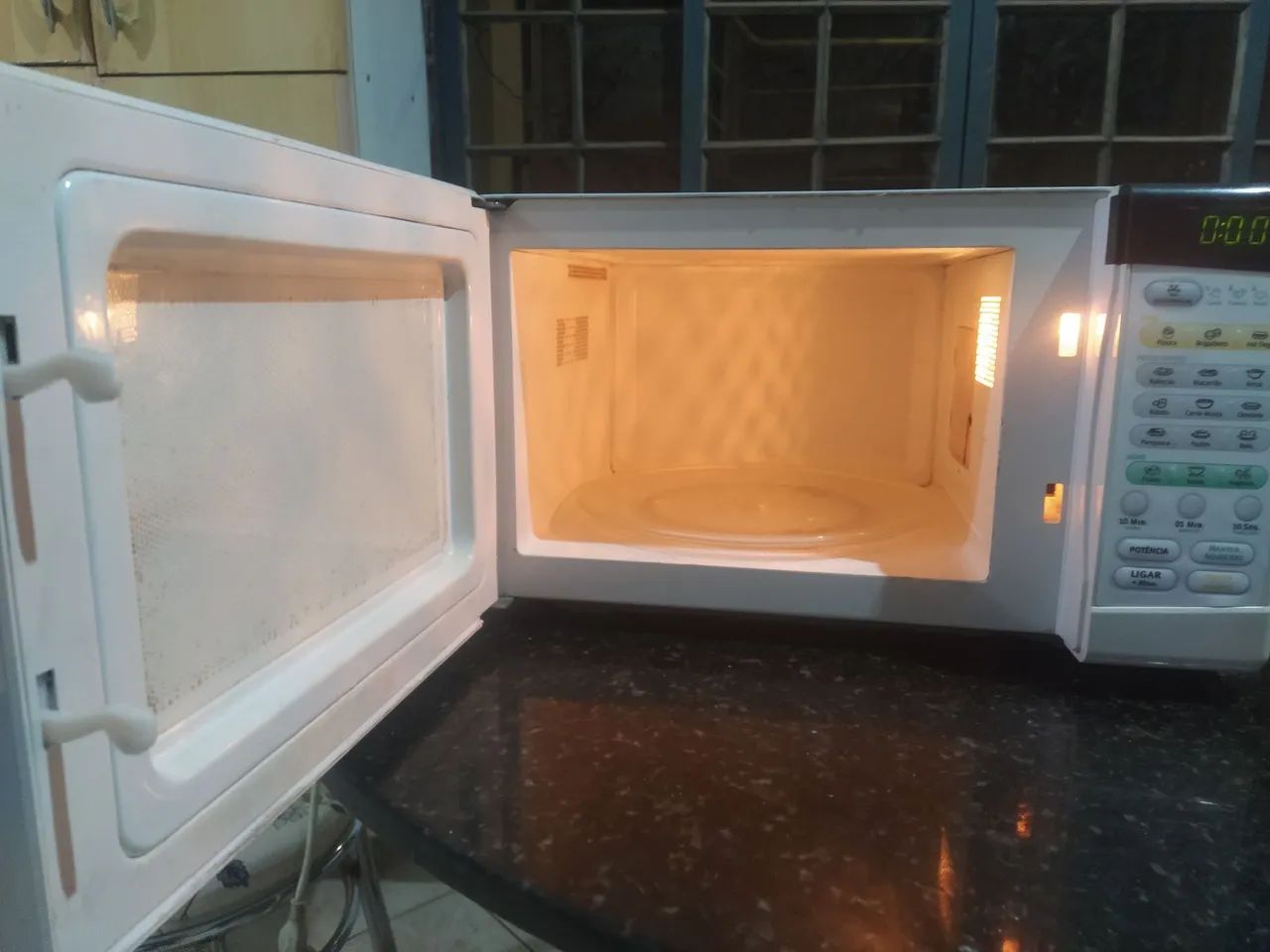 Microondas Eletrolux 21 litros  - Foto 4